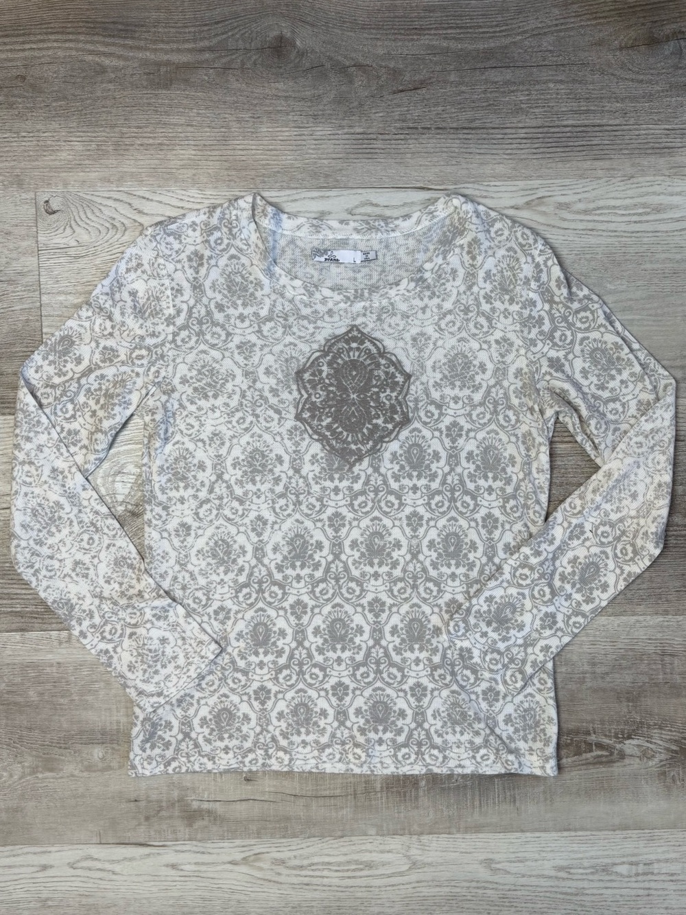 Prana Long Sleeve Medallion Damask Print Lightweight Thermal Style Top Size L - Picture 1 of 10